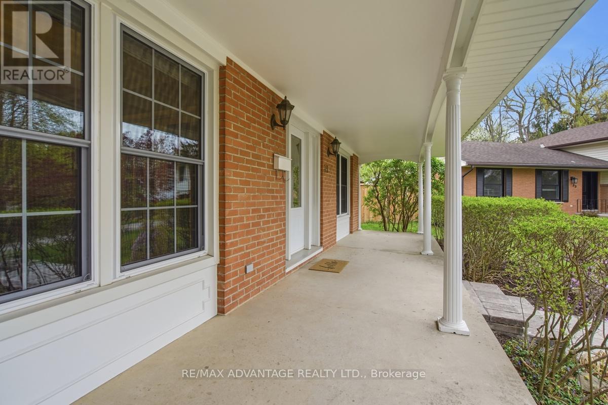 35 Cowan Place, London South, Ontario  N6C 2X4 - Photo 4 - X13722872