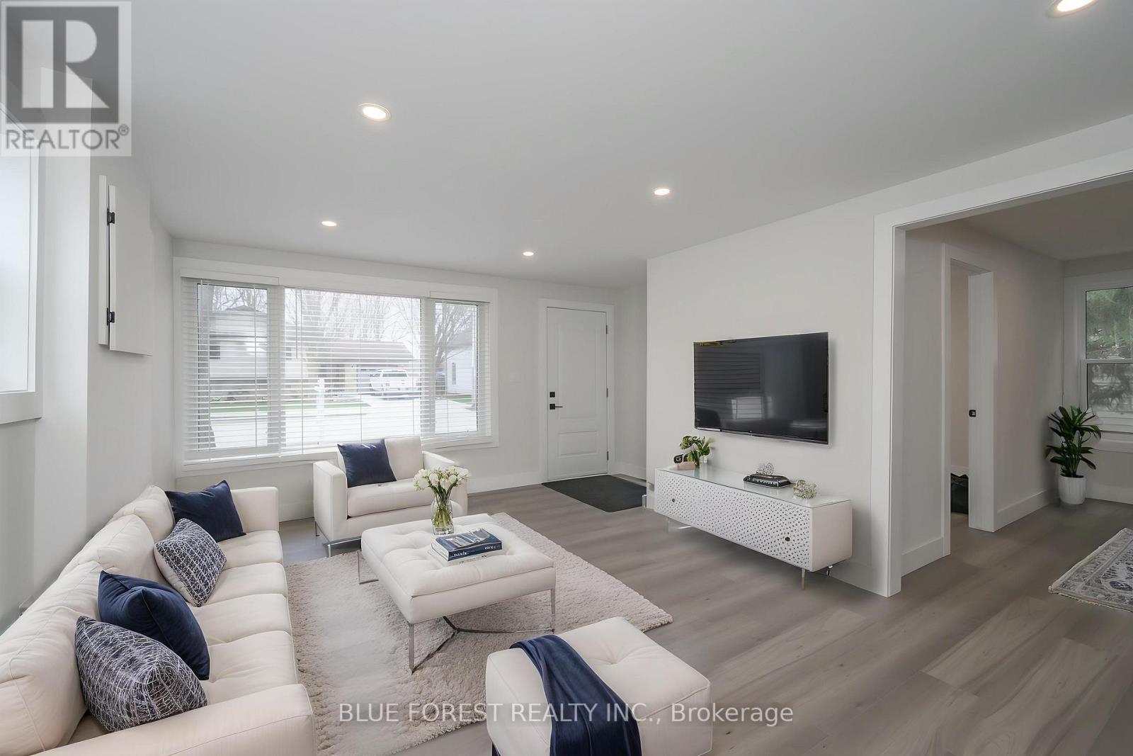 186 Victoria Street, Southwest Middlesex, Ontario  N0L 1M0 - Photo 3 - X13722902