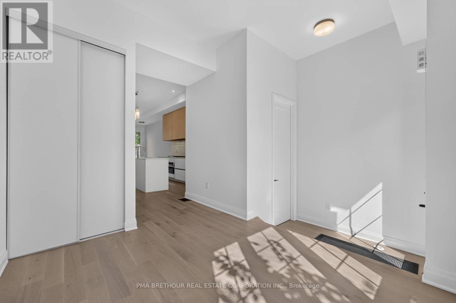 101 Alton Crescent, Vaughan, Ontario  L4J 0M1 - Photo 7 - N13722956