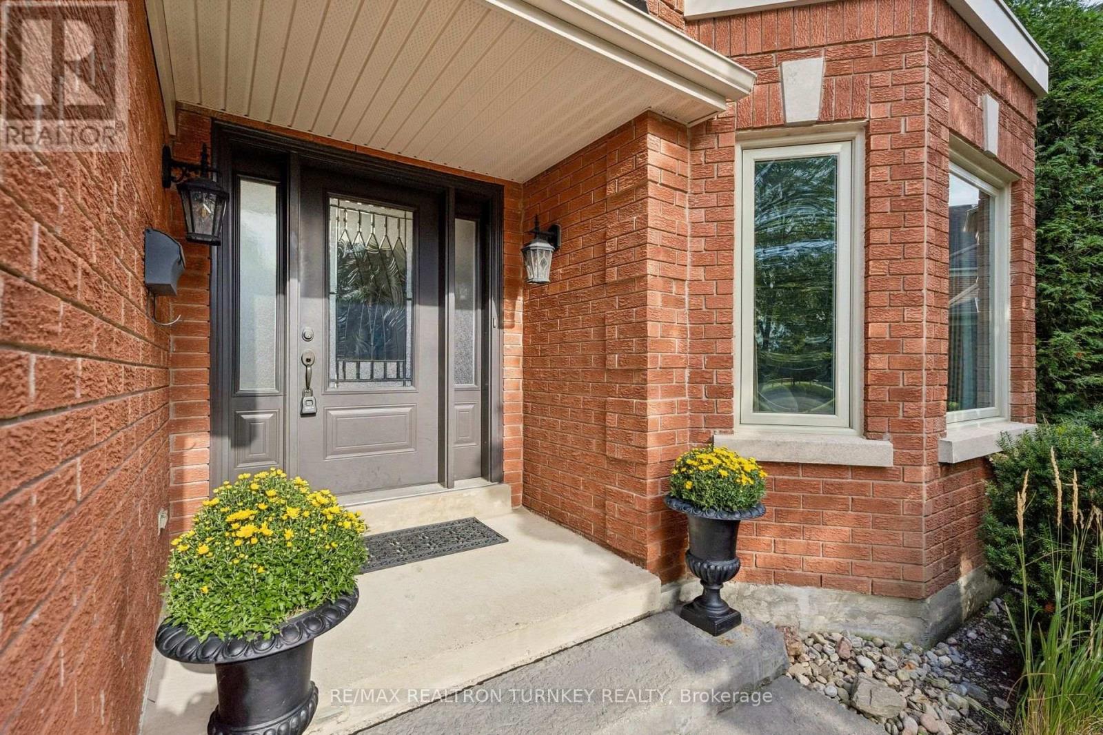 1004 Portminster Court, Newmarket, Ontario  L3X 1L9 - Photo 2 - N13722986