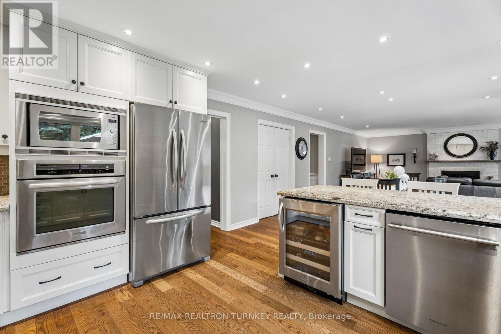 1004 Portminster Court, Newmarket, Ontario  L3X 1L9 - Photo 7 - N13722986