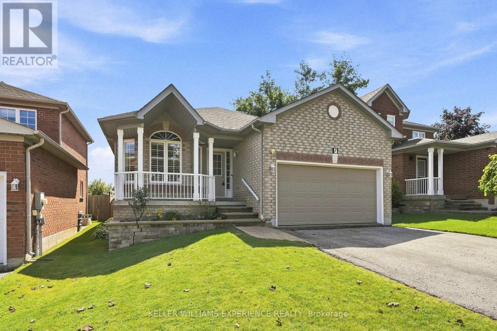 7 STANLEY STREET, Barrie, Ontario