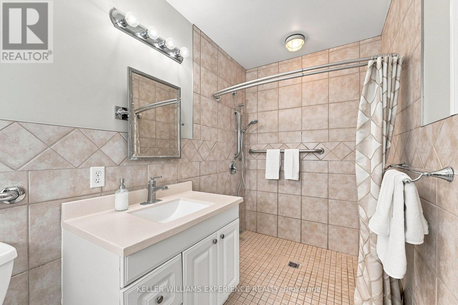 7 Stanley Street, Barrie, Ontario  L4M 6V2 - Photo 19 - S13722980