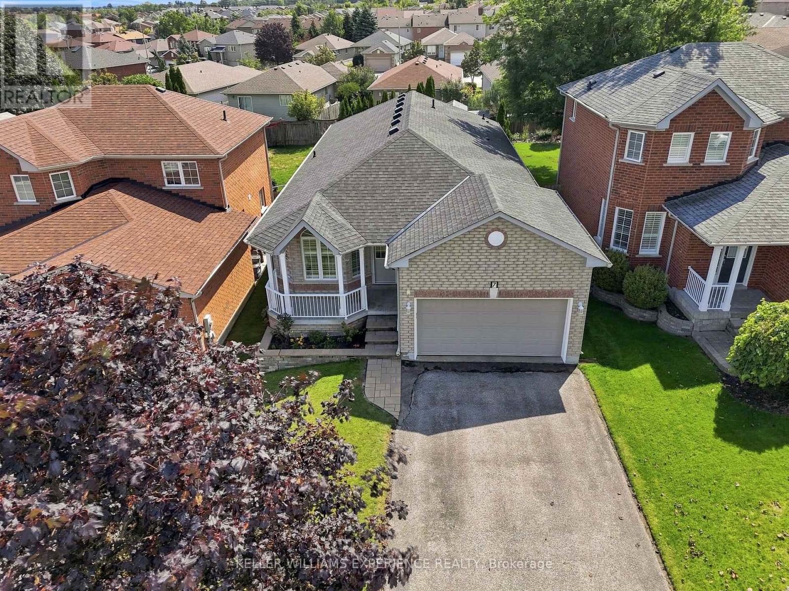 7 Stanley Street, Barrie, Ontario  L4M 6V2 - Photo 2 - S13722980