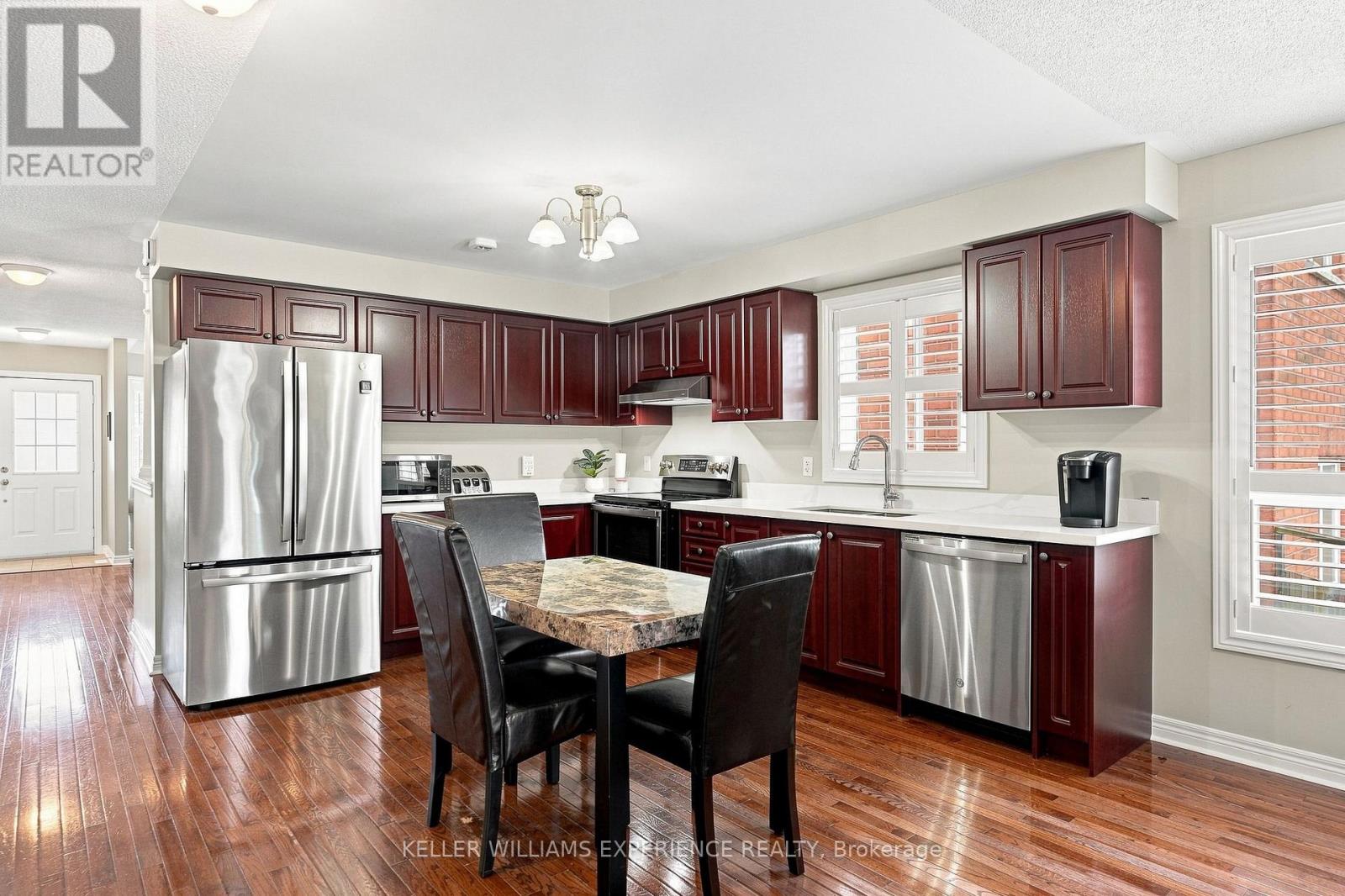 7 Stanley Street, Barrie, Ontario  L4M 6V2 - Photo 9 - S13722980