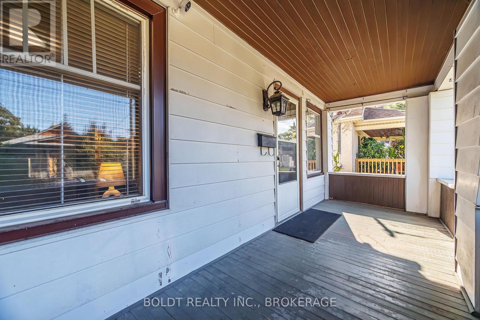20 Stuart Avenue, St. Catharines, Ontario  L2R 1M7 - Photo 2 - X13722920