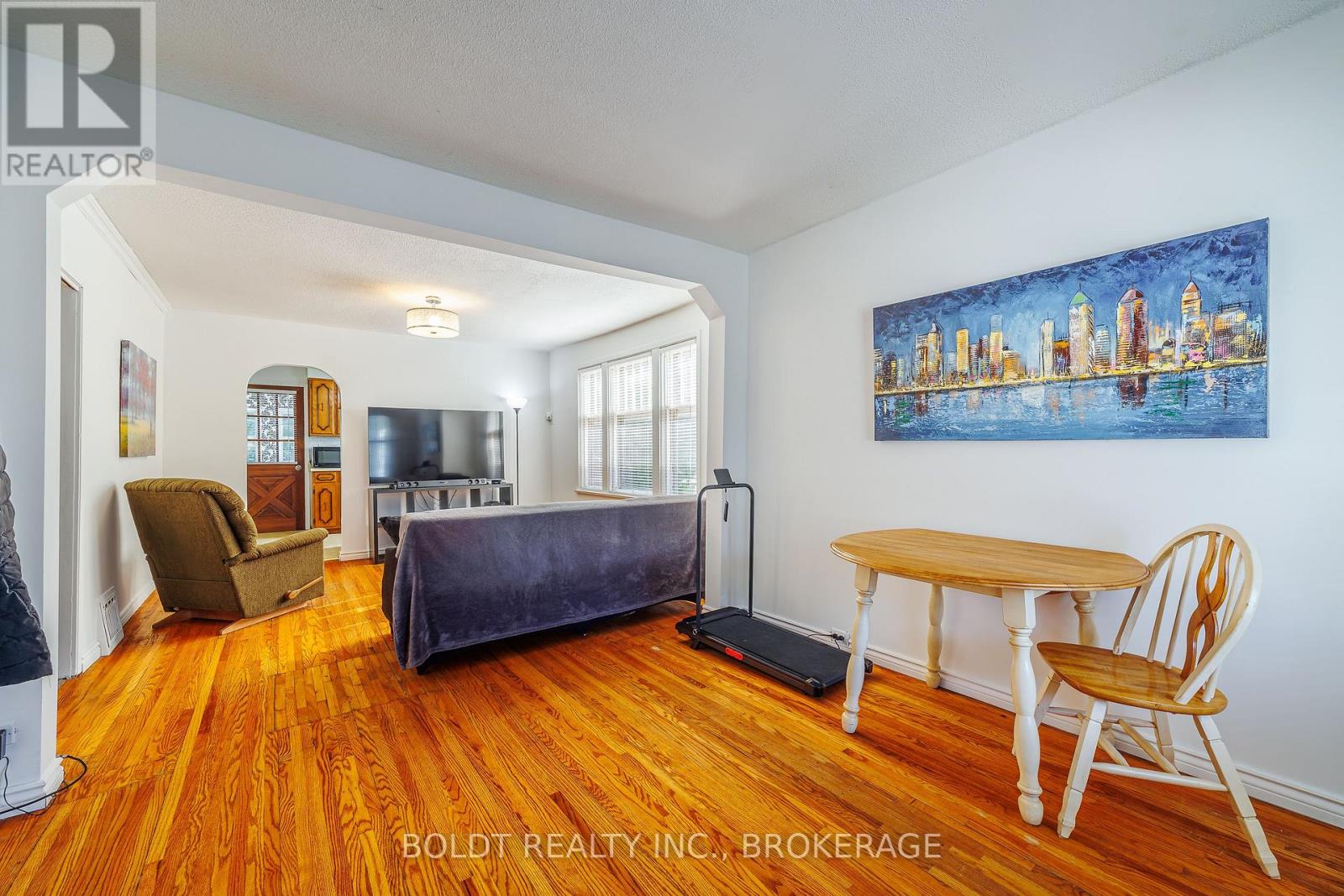 20 Stuart Avenue, St. Catharines, Ontario  L2R 1M7 - Photo 3 - X13722920