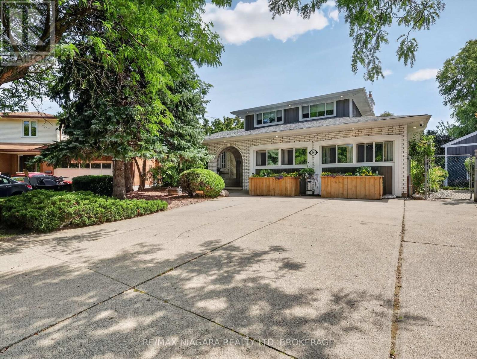 14 FAIRLAWN COURT, St. Catharines, Ontario