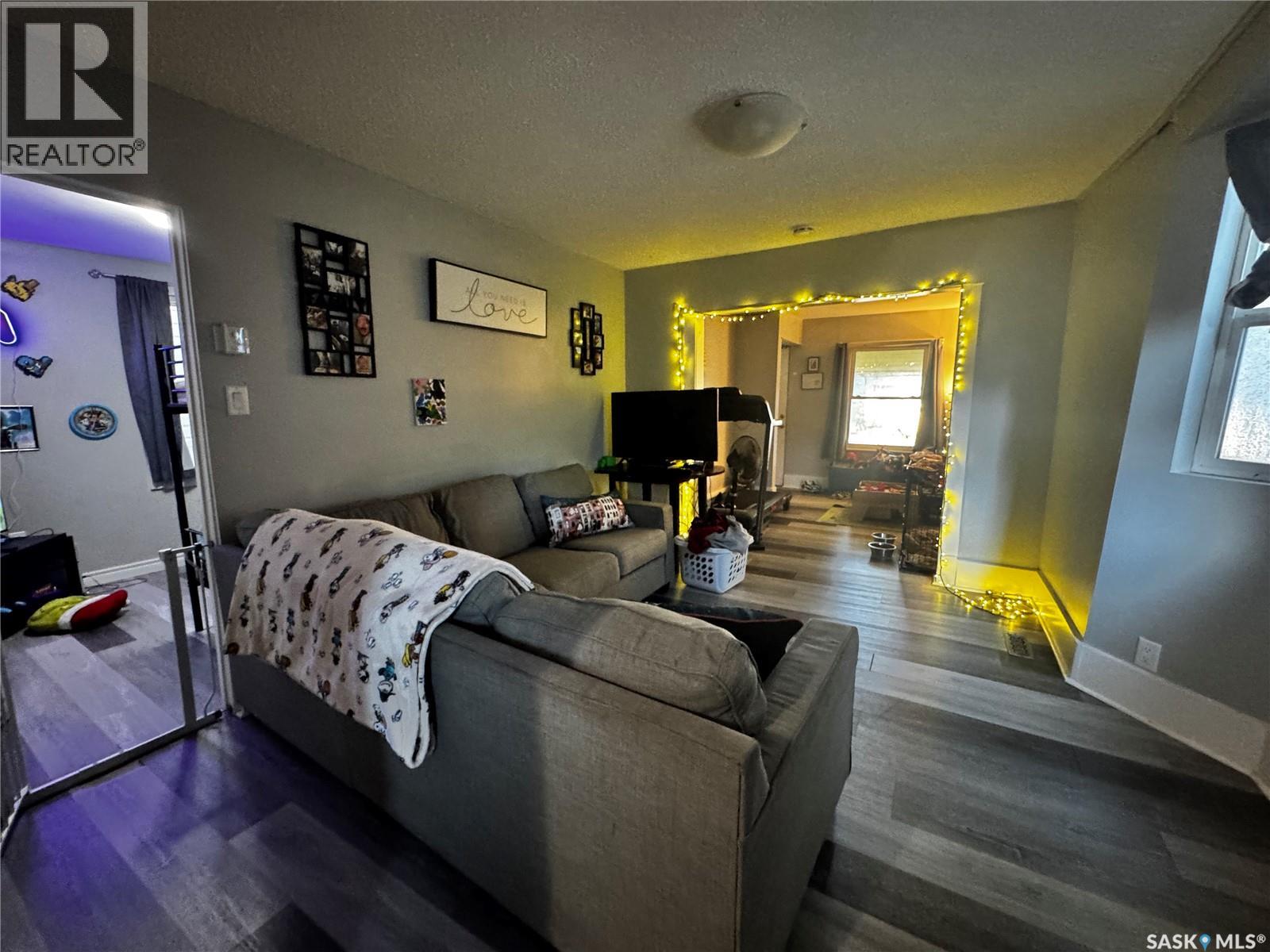 1331 B Avenue N, Saskatoon, Saskatchewan  S7L 1G6 - Photo 2 - SK046868