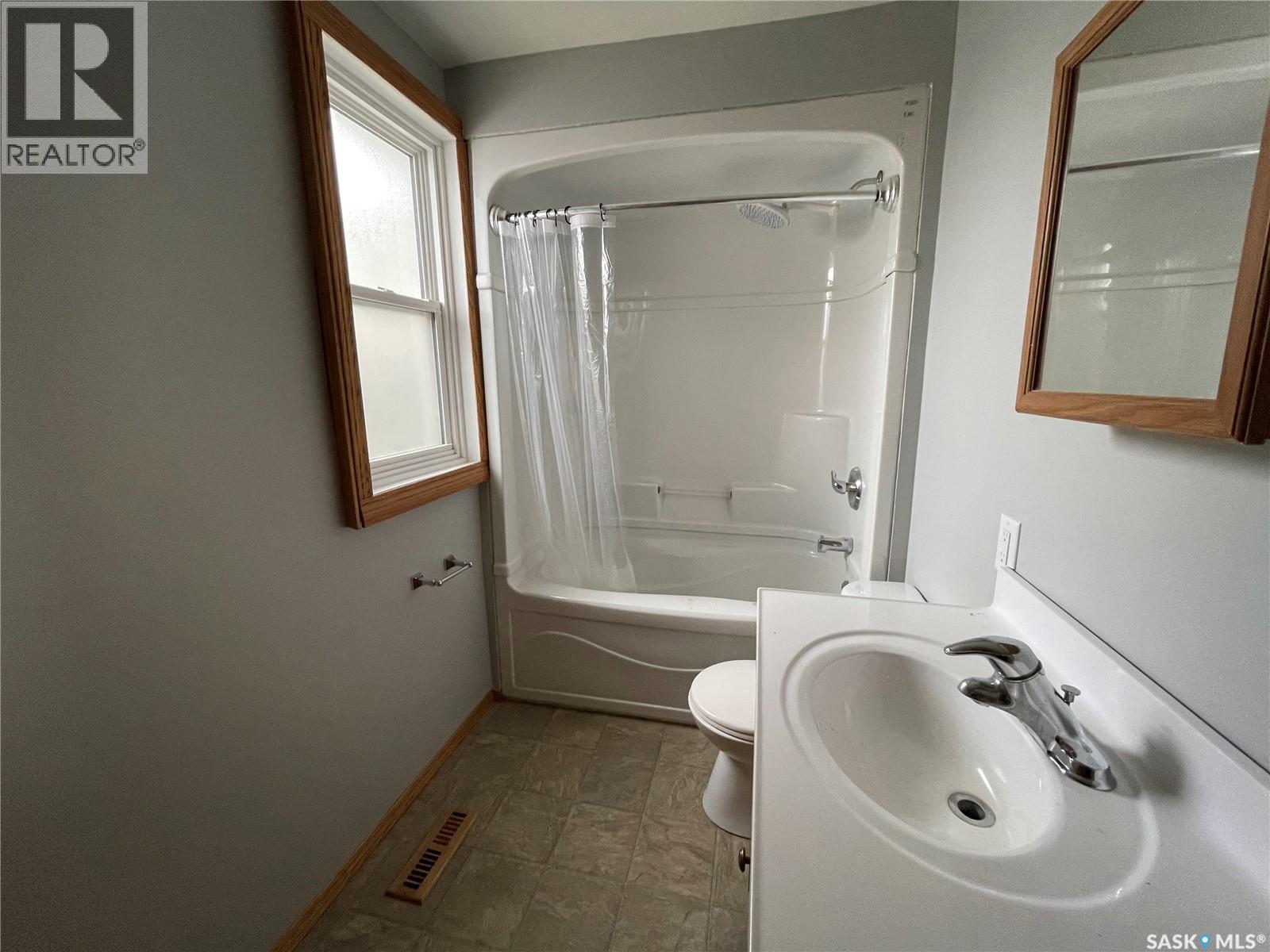 1331 B Avenue N, Saskatoon, Saskatchewan  S7L 1G6 - Photo 23 - SK046868