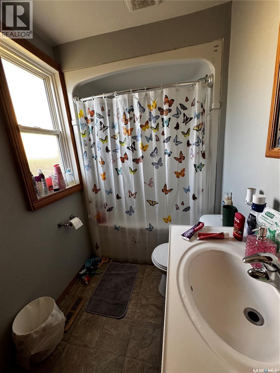 1331 B Avenue N, Saskatoon, Saskatchewan  S7L 1G6 - Photo 5 - SK046868