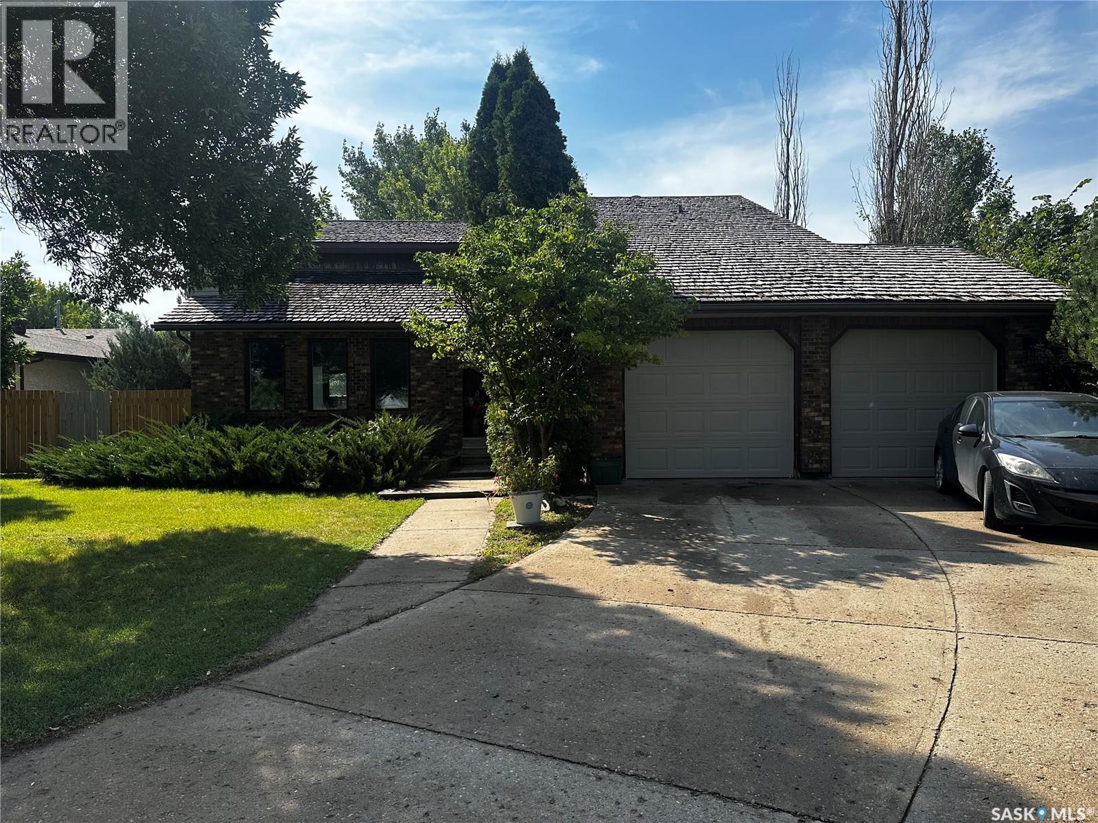 895 Brimacombe DRIVE, Weyburn, Saskatchewan