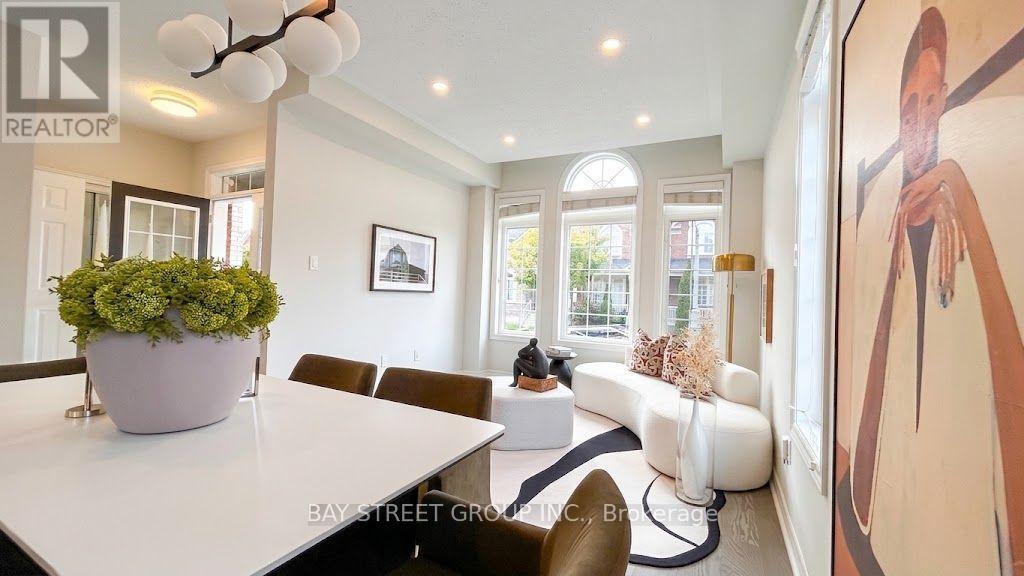 5 Tottenham Court, Markham, Ontario  L6B 1H5 - Photo 3 - N13718226