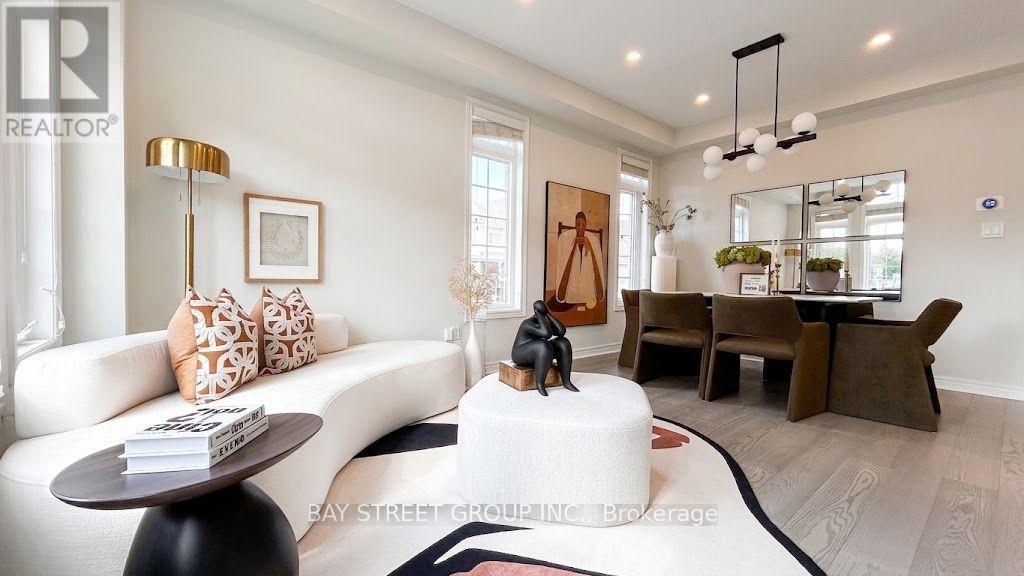 5 Tottenham Court, Markham, Ontario  L6B 1H5 - Photo 4 - N13718226