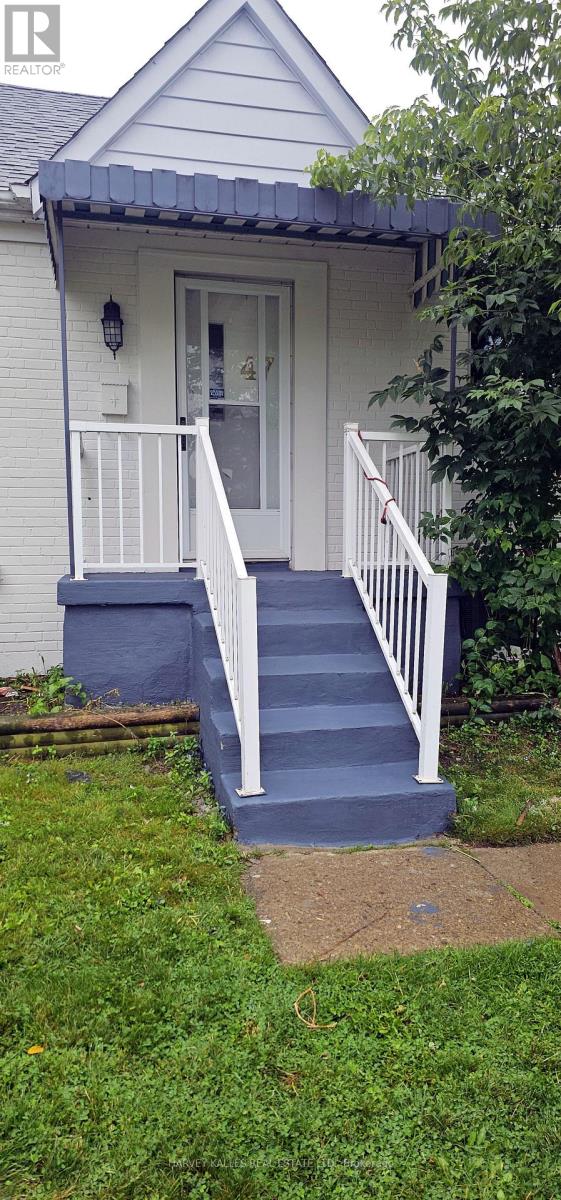 Lower - 47 Stayner Avenue, Toronto, Ontario  M6B 1N5 - Photo 2 - W13722942