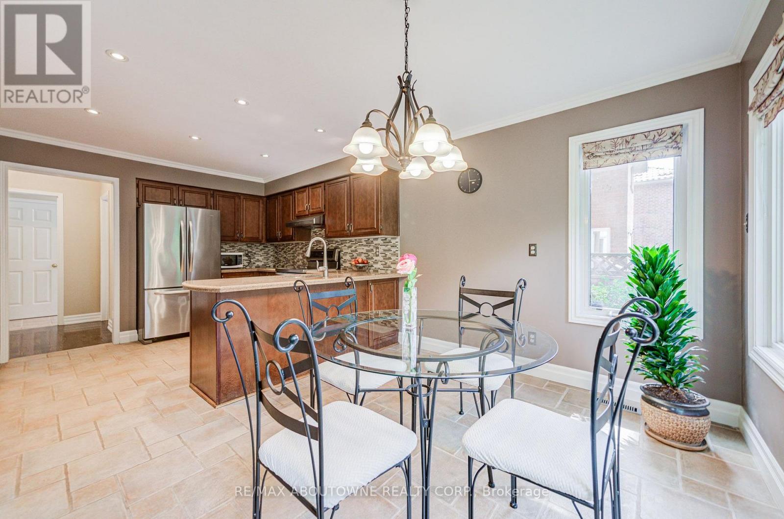 1511 Stoneybrook Trail, Oakville, Ontario  L6M 2R4 - Photo 16 - W13722998