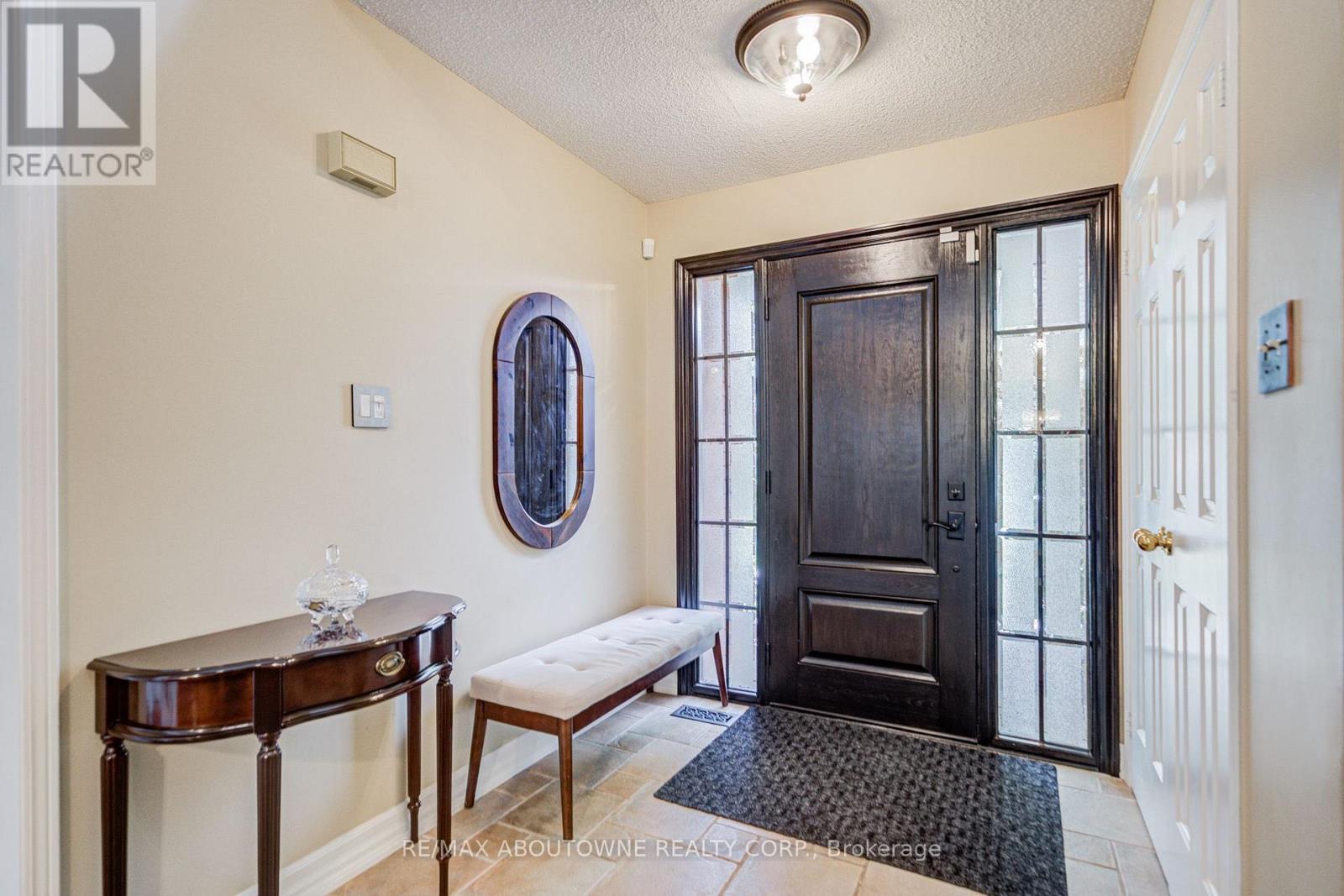 1511 Stoneybrook Trail, Oakville, Ontario  L6M 2R4 - Photo 4 - W13722998