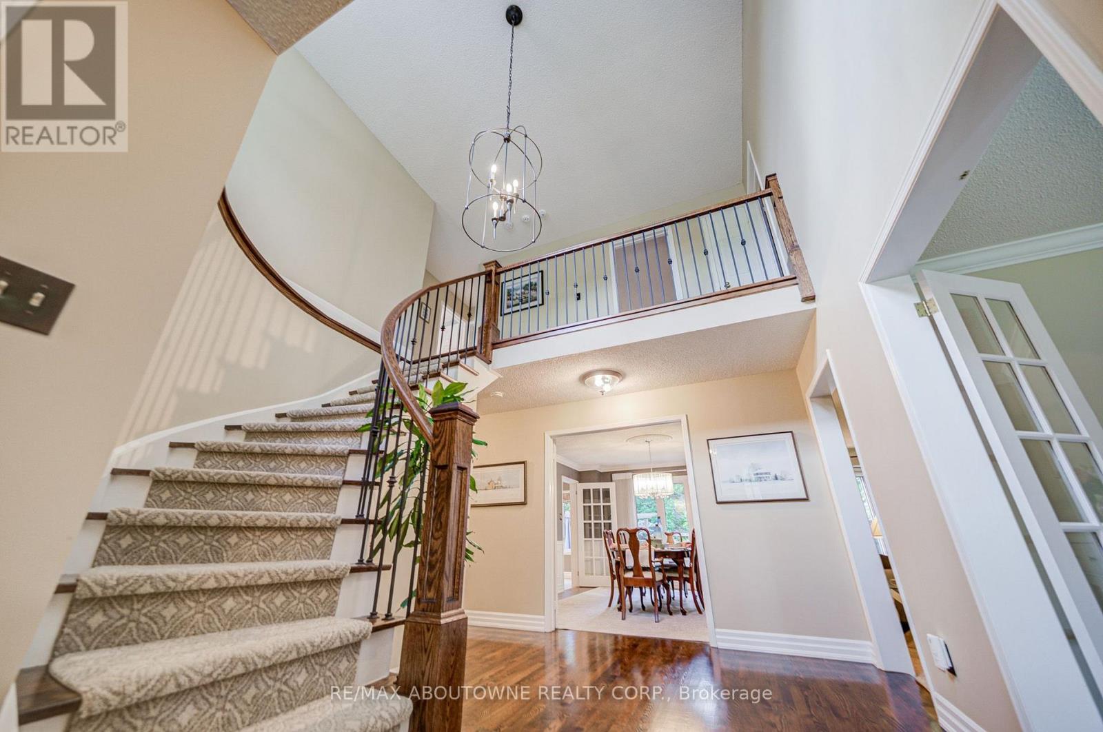 1511 Stoneybrook Trail, Oakville, Ontario  L6M 2R4 - Photo 5 - W13722998