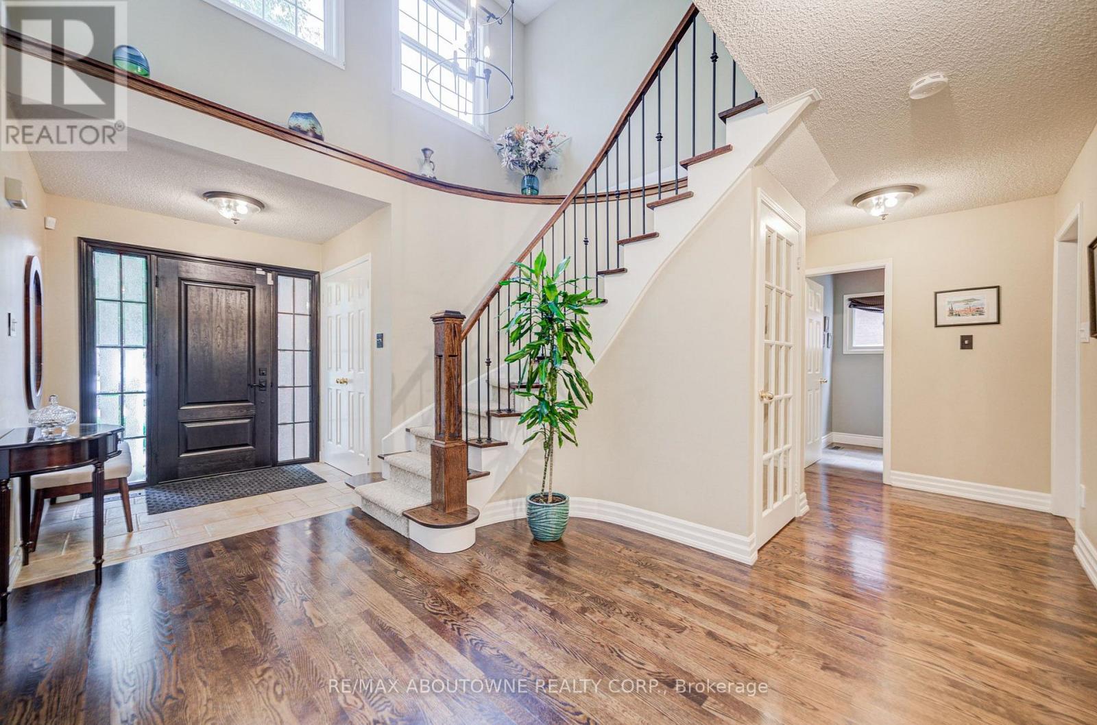 1511 Stoneybrook Trail, Oakville, Ontario  L6M 2R4 - Photo 6 - W13722998