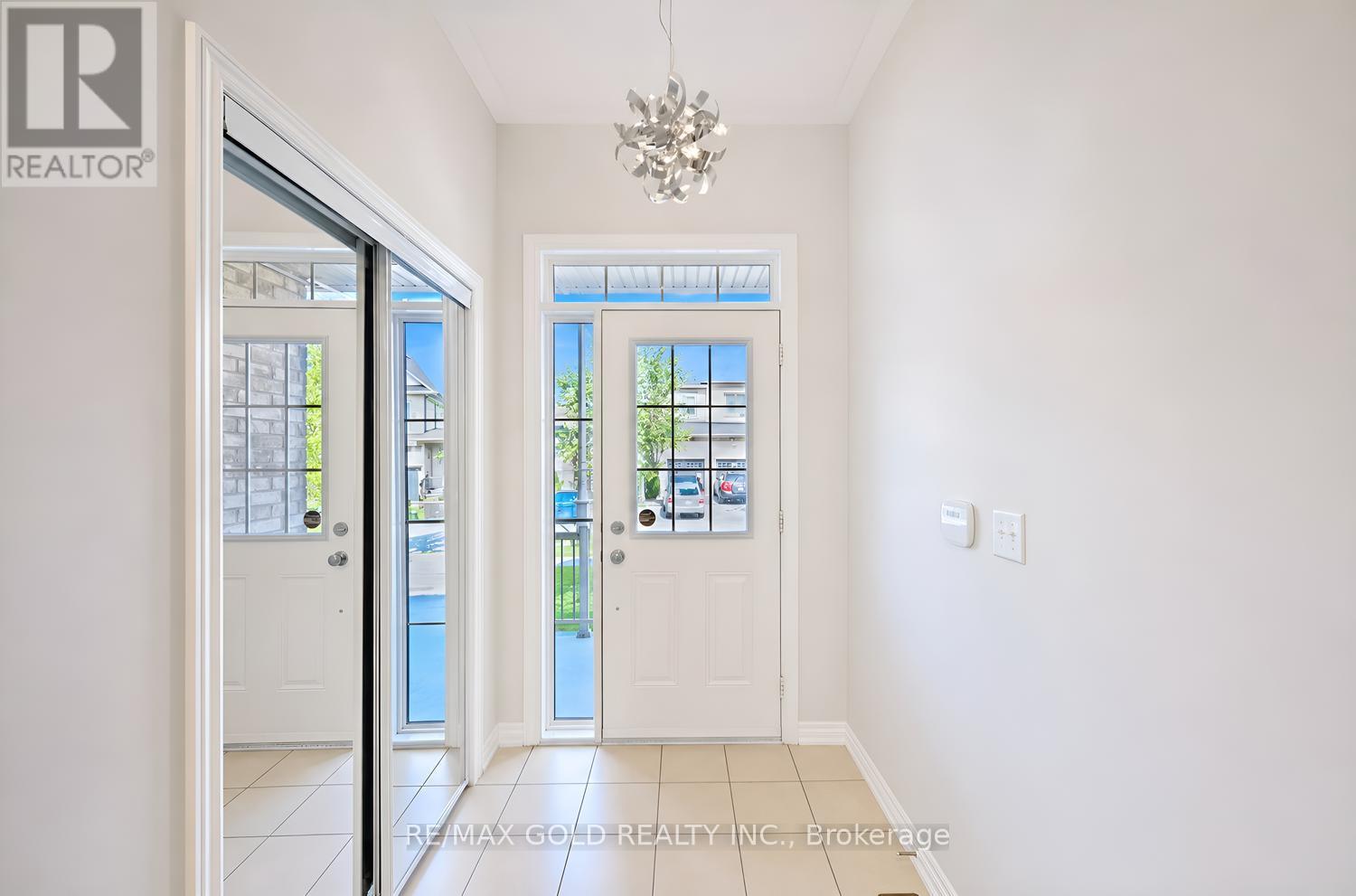 116 Lesabre Crescent, Brampton, Ontario  L6P 0W4 - Photo 5 - W13723008
