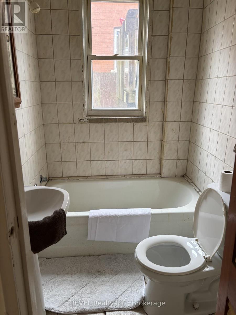 4819 Fourth Avenue, Niagara Falls, Ontario  L2E 4P2 - Photo 12 - X12911732