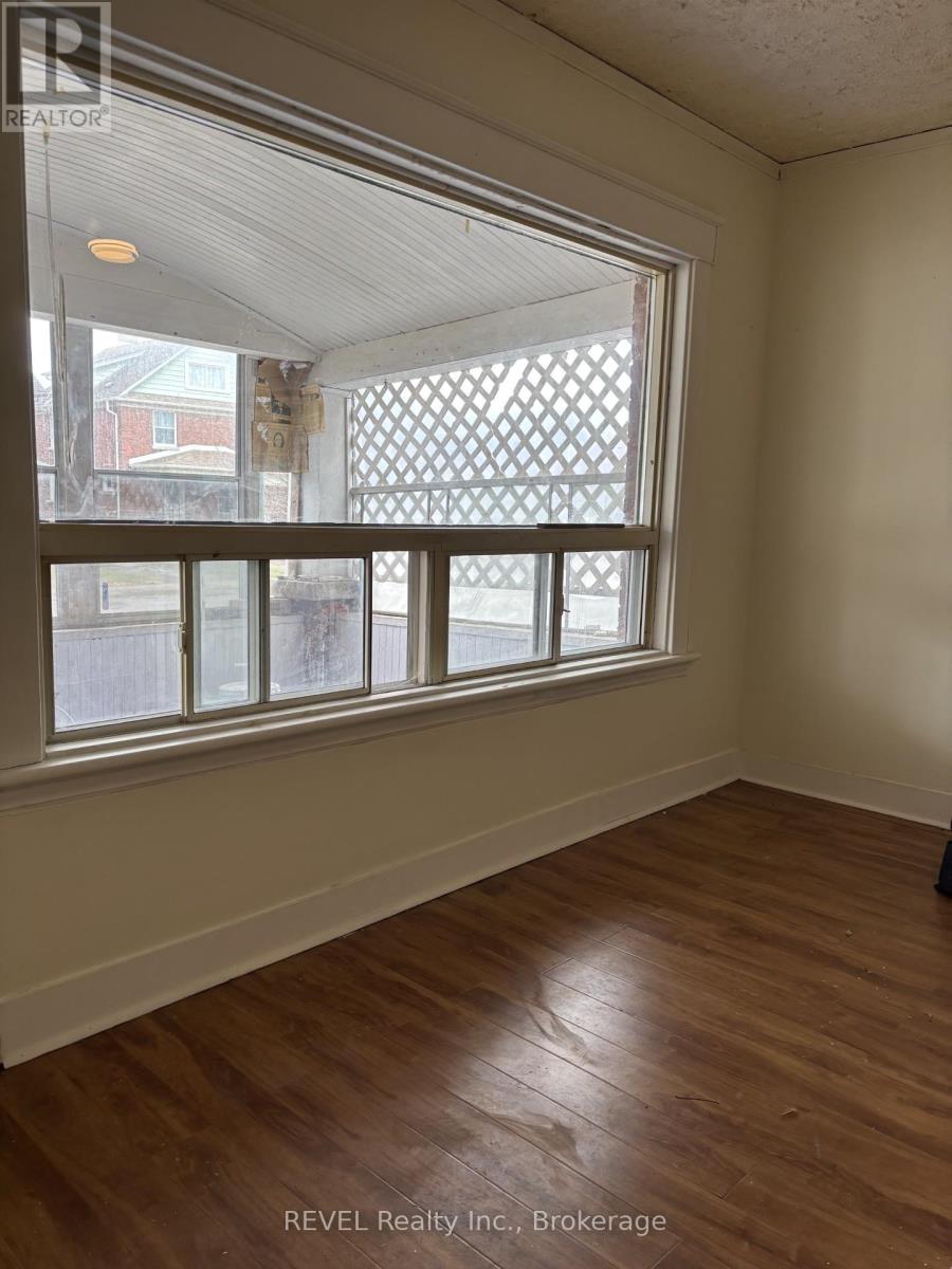4819 Fourth Avenue, Niagara Falls, Ontario  L2E 4P2 - Photo 9 - X12911732
