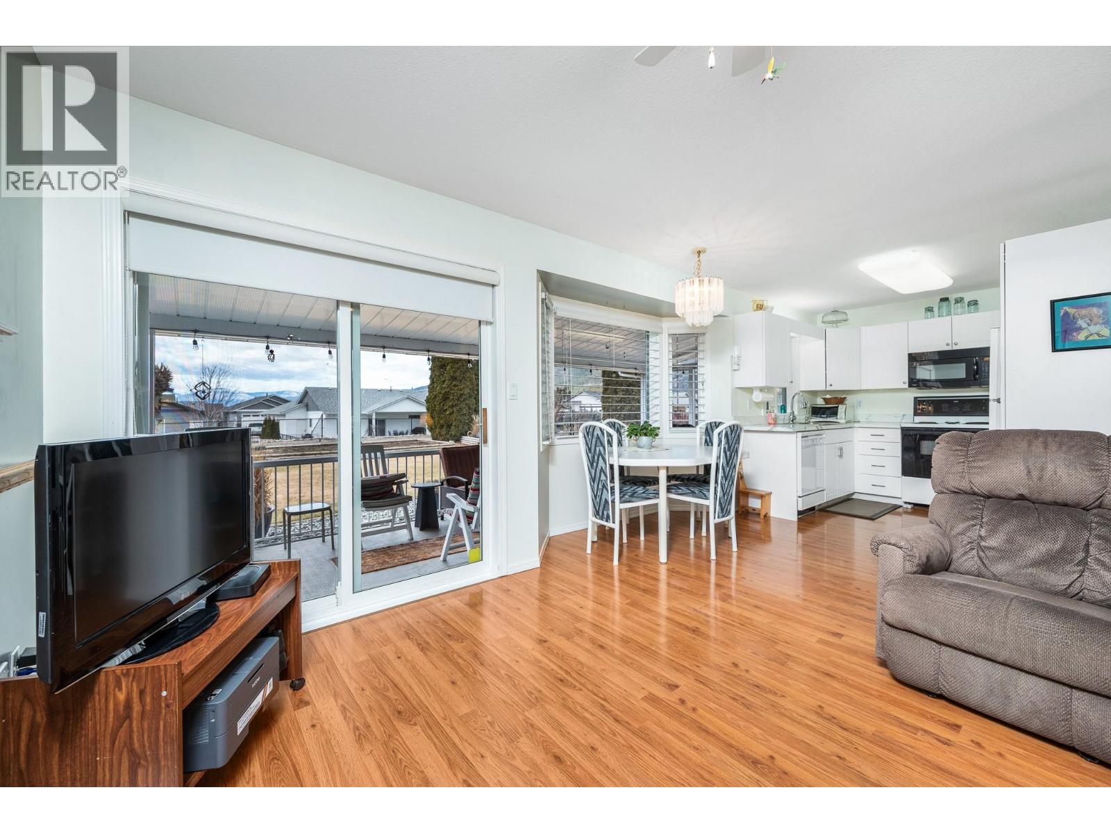 833 8 Avenue, Vernon, British Columbia  V1H 1Z1 - Photo 9 - 10377161