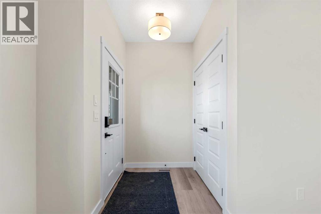 734 Bayview Hill Sw, Airdrie, Alberta  T4B 5M4 - Photo 3 - A2337913