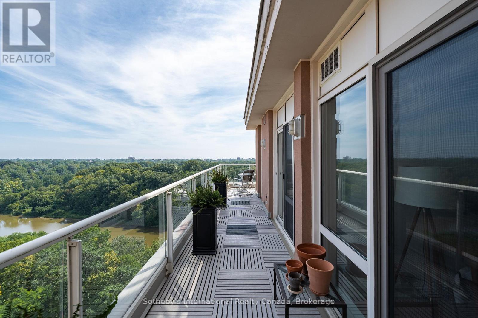 901 - 50 Old Mill Road, Oakville, Ontario  L6J 7W1 - Photo 2 - W13723128
