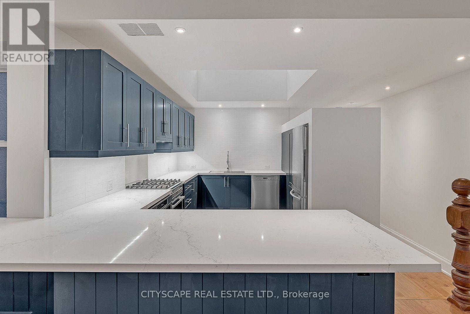 #2 Upper - 180 Strachan Avenue, Toronto, Ontario  M6J 2S9 - Photo 9 - C13710770