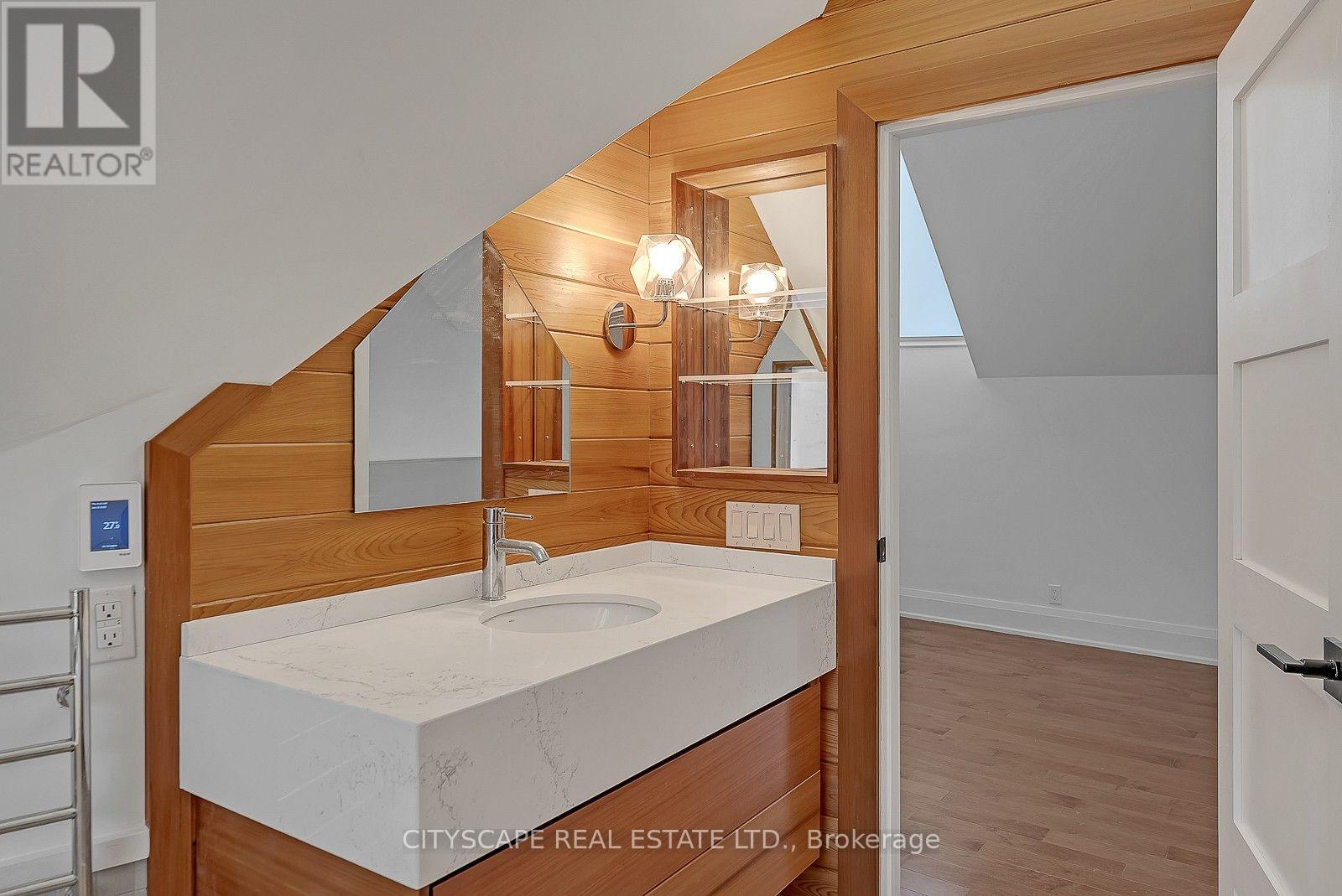 #2 Upper - 180 Strachan Avenue, Toronto, Ontario  M6J 2S9 - Photo 19 - C13710770