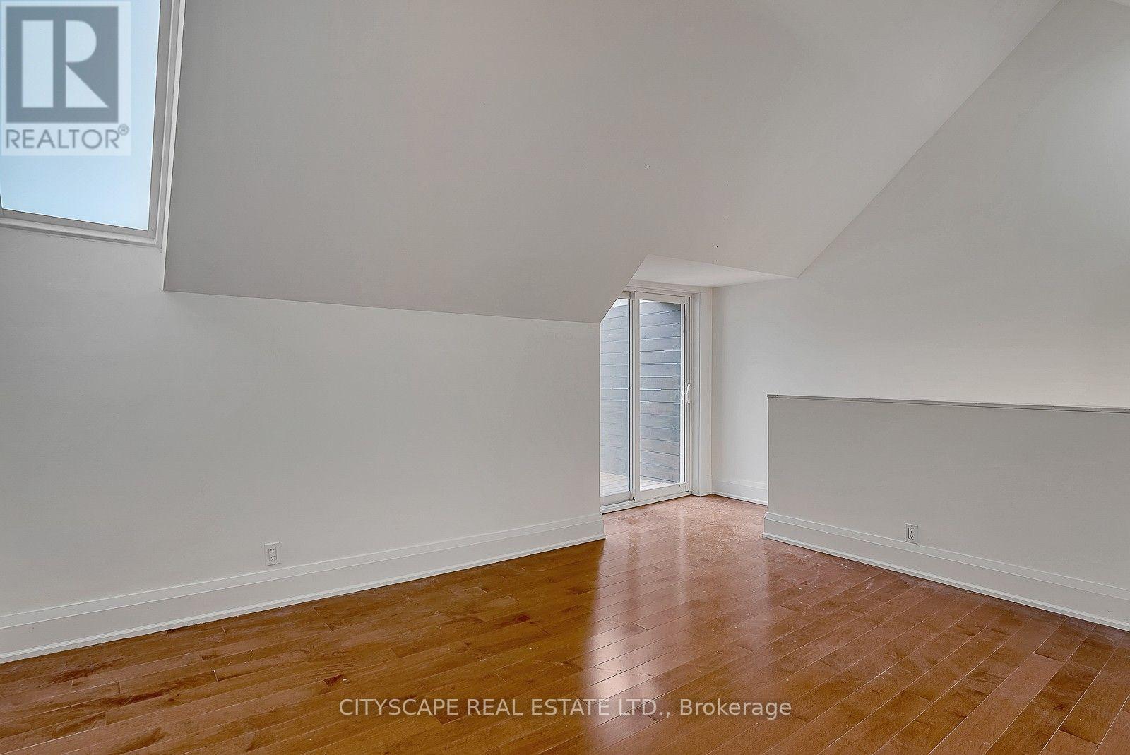 #2 Upper - 180 Strachan Avenue, Toronto, Ontario  M6J 2S9 - Photo 4 - C13710770