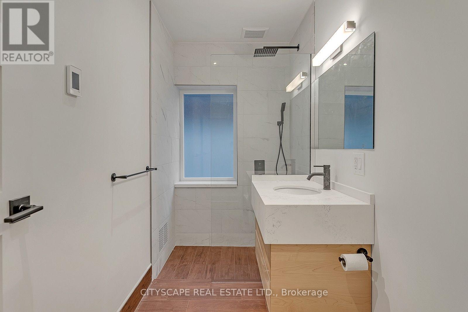 #2 Upper - 180 Strachan Avenue, Toronto, Ontario  M6J 2S9 - Photo 20 - C13710770