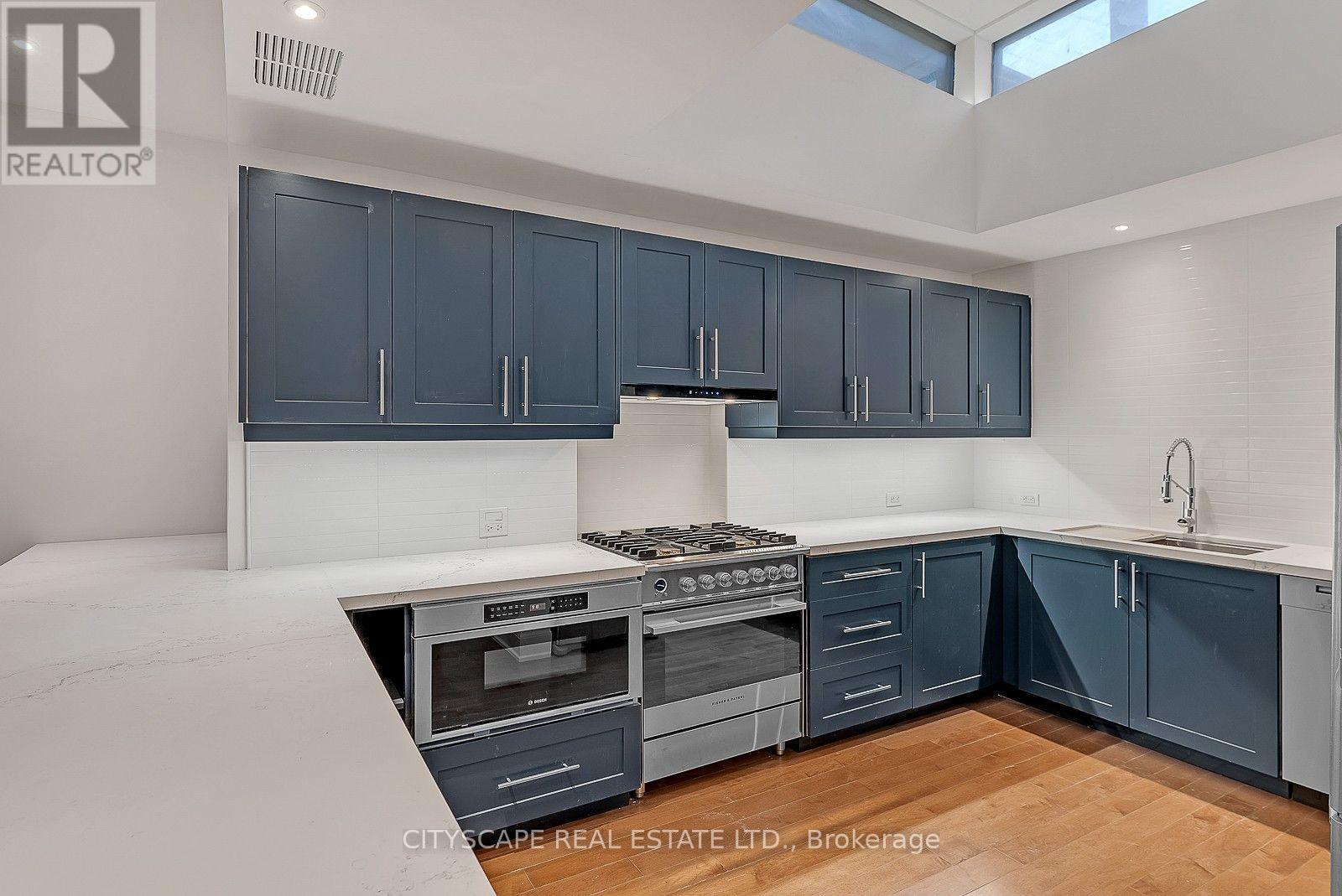 #2 Upper - 180 Strachan Avenue, Toronto, Ontario  M6J 2S9 - Photo 11 - C13710770