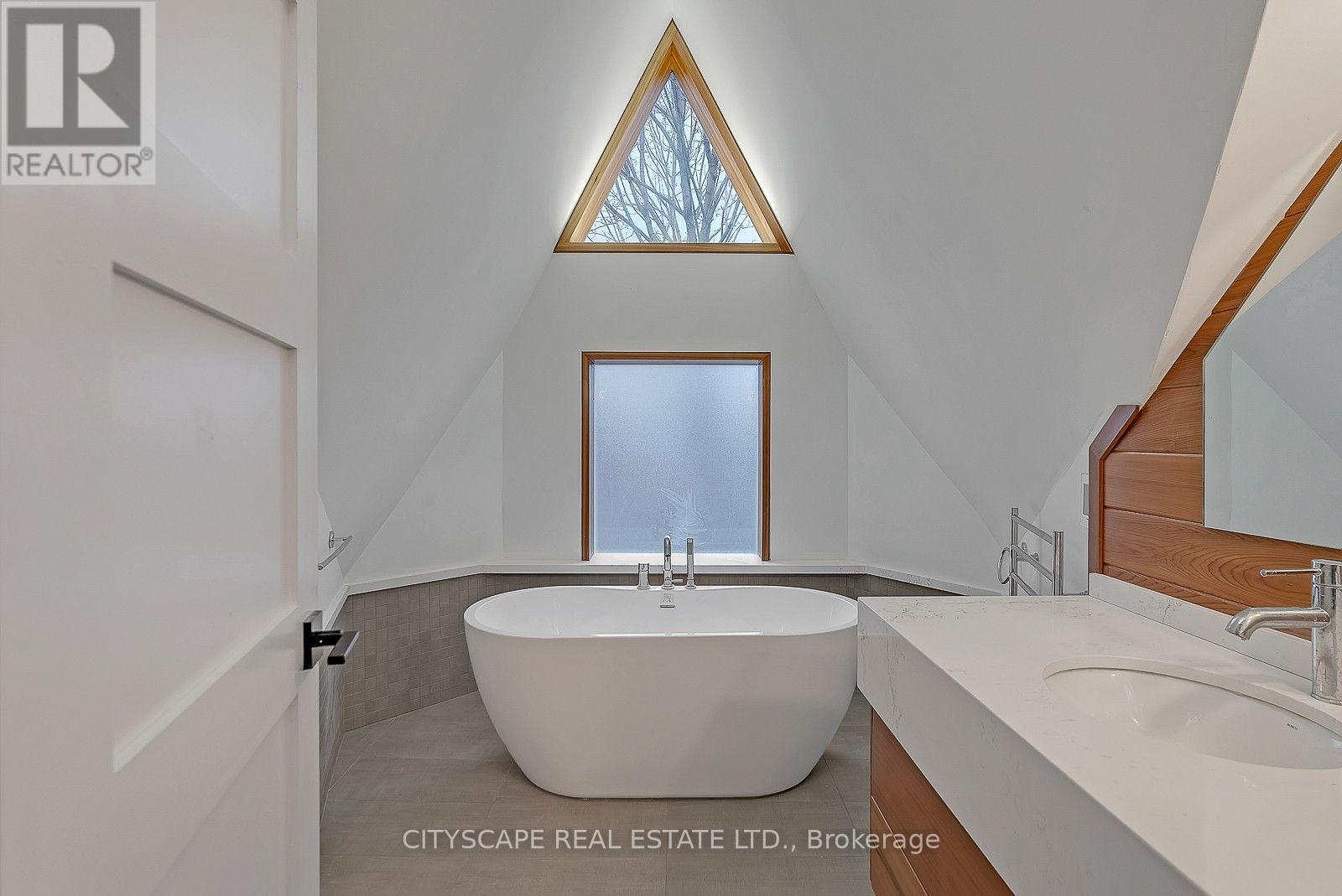 #2 Upper - 180 Strachan Avenue, Toronto, Ontario  M6J 2S9 - Photo 14 - C13710770
