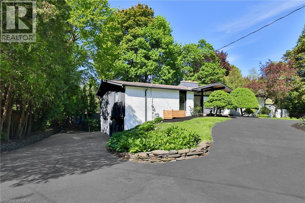 625 SIR RICHARDS Road Mississauga Ontario Canada L5C1A3 3