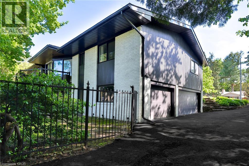 625 SIR RICHARDS Road Mississauga Ontario Canada L5C1A3 5