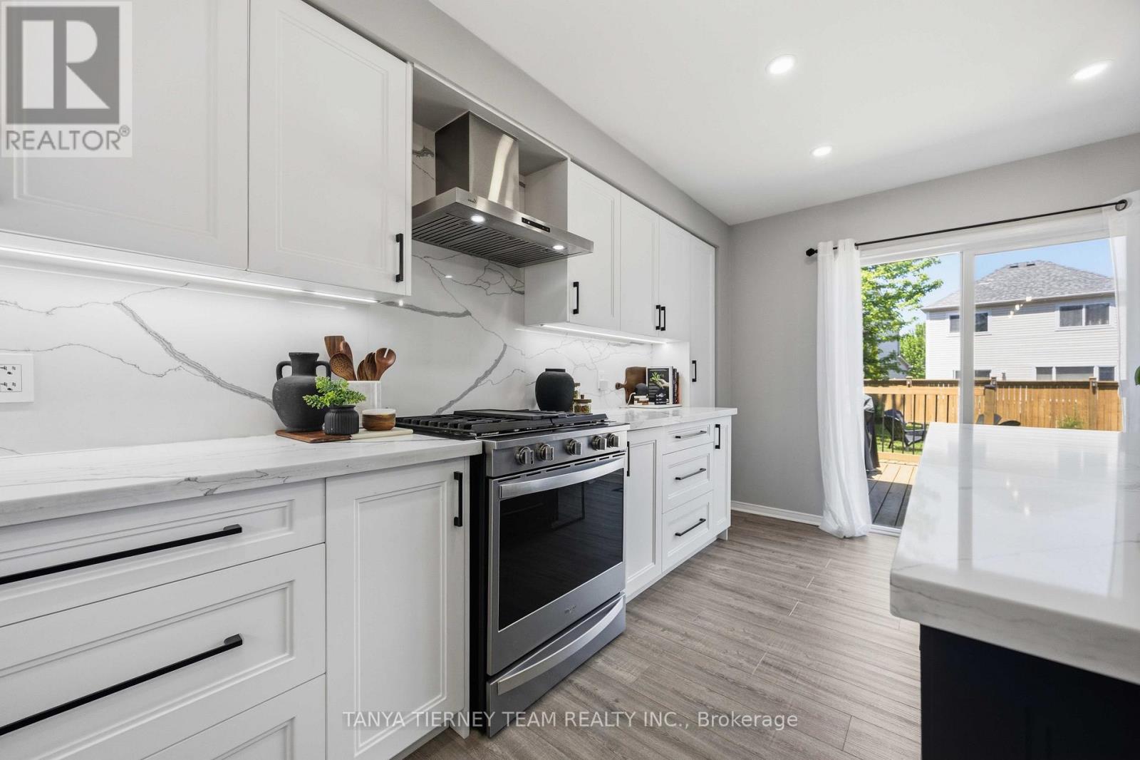 76 Vipond Road, Whitby, Ontario  L1M 2P2 - Photo 13 - E13723056
