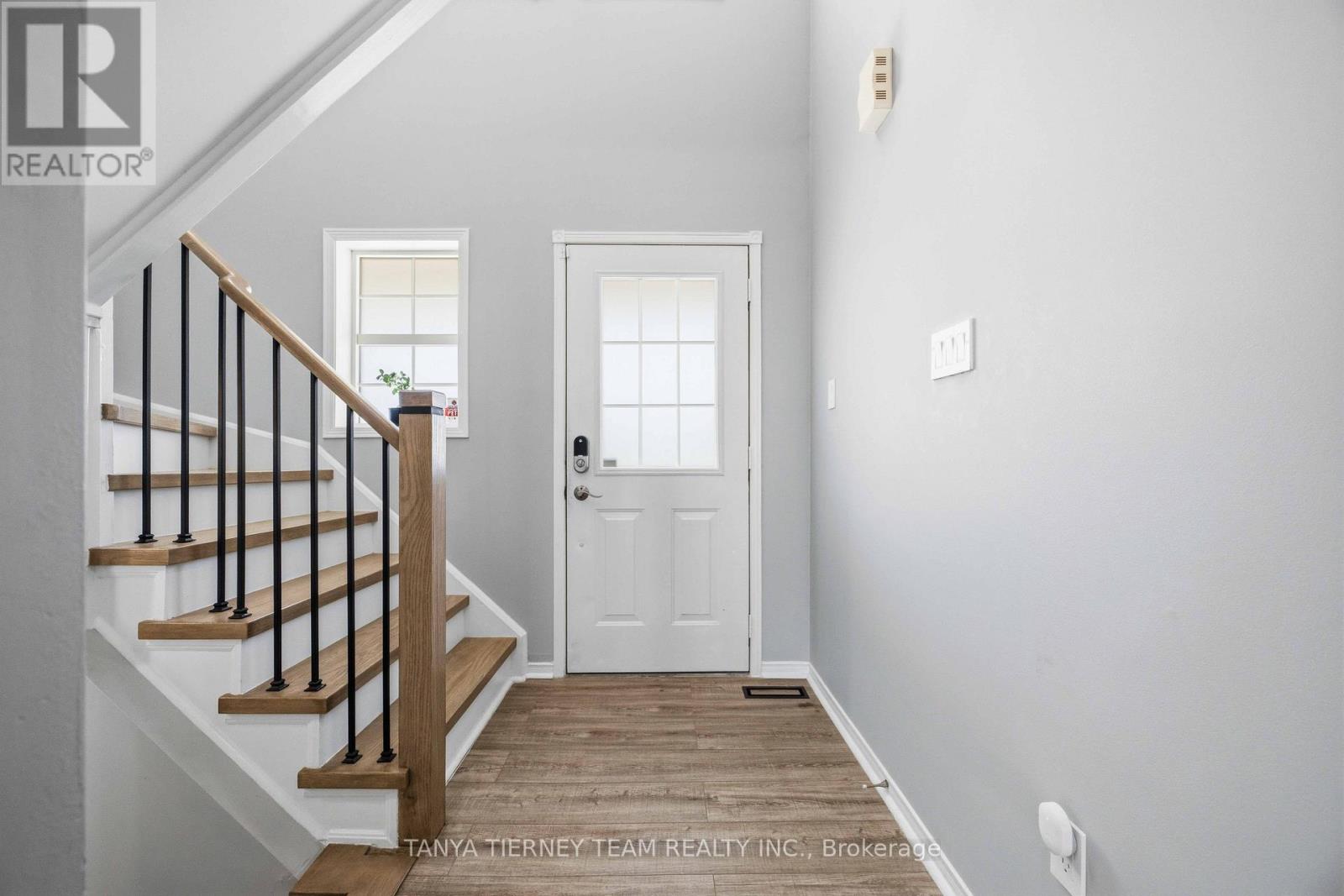 76 Vipond Road, Whitby, Ontario  L1M 2P2 - Photo 3 - E13723056
