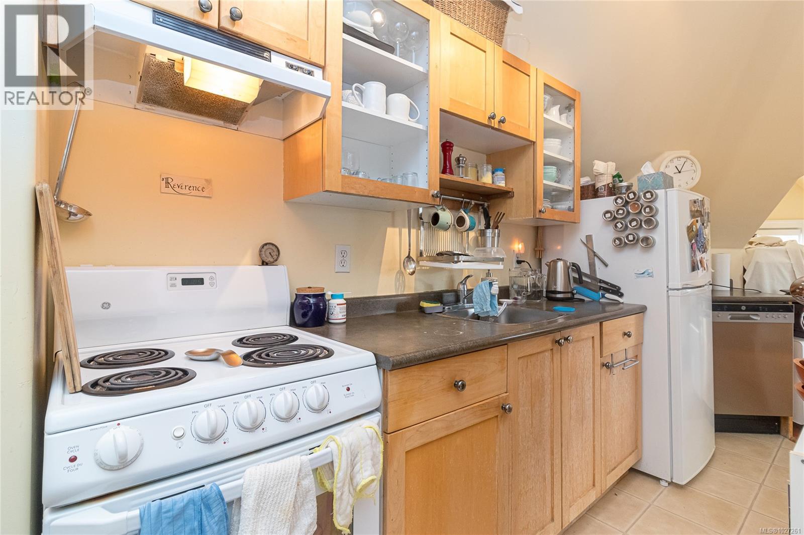 1418 Fernwood Rd, Victoria, British Columbia  V8V 4P7 - Photo 38 - 1027261