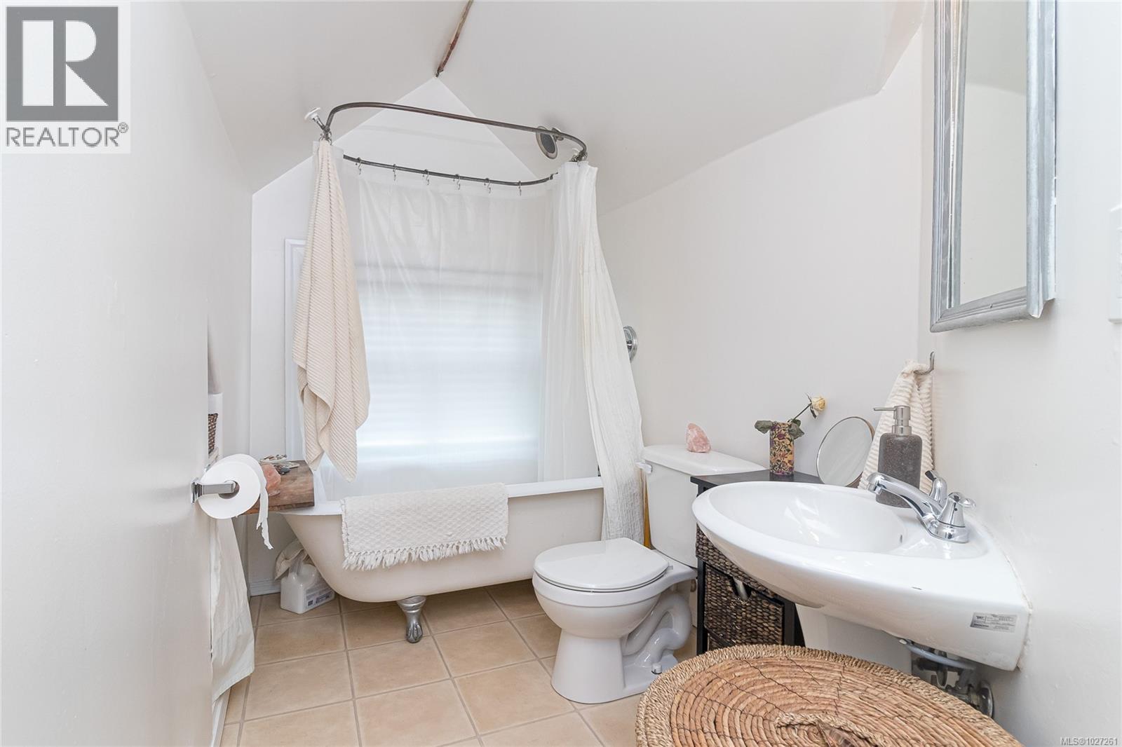 1418 Fernwood Rd, Victoria, British Columbia  V8V 4P7 - Photo 43 - 1027261