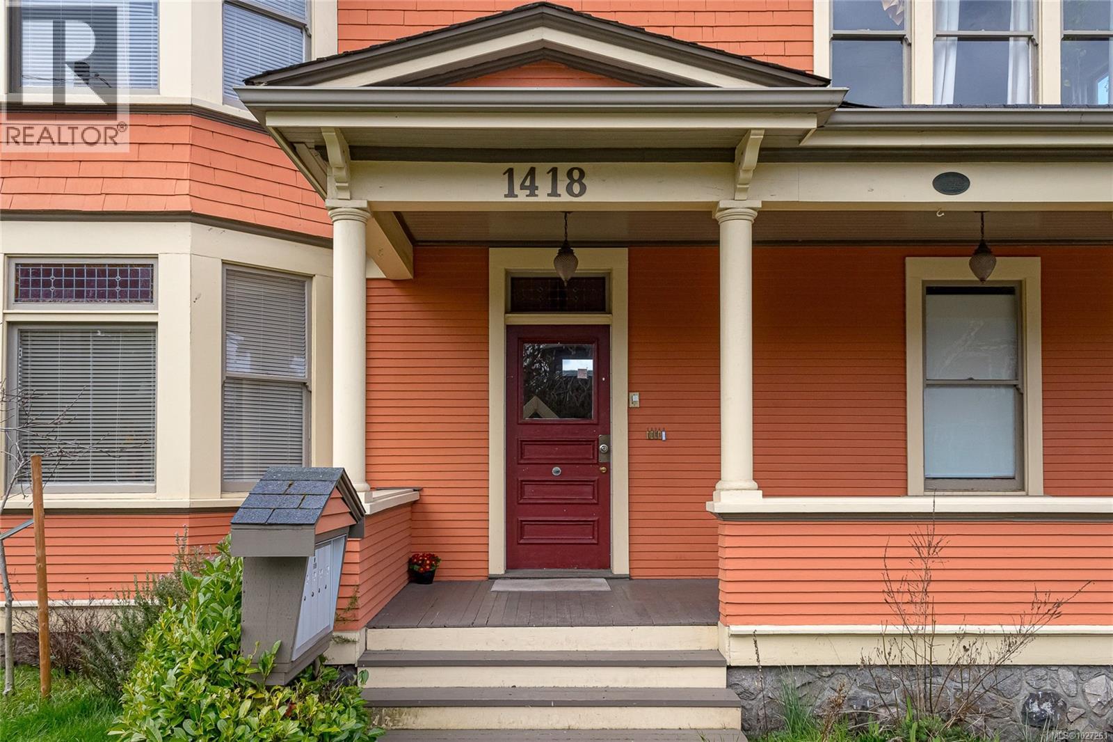 1418 Fernwood Rd, Victoria, British Columbia  V8V 4P7 - Photo 3 - 1027261