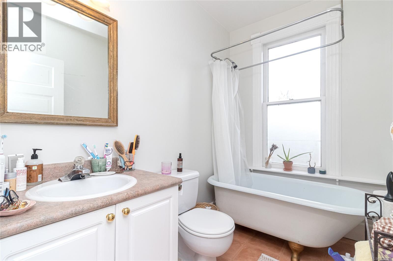 1418 Fernwood Rd, Victoria, British Columbia  V8V 4P7 - Photo 22 - 1027261