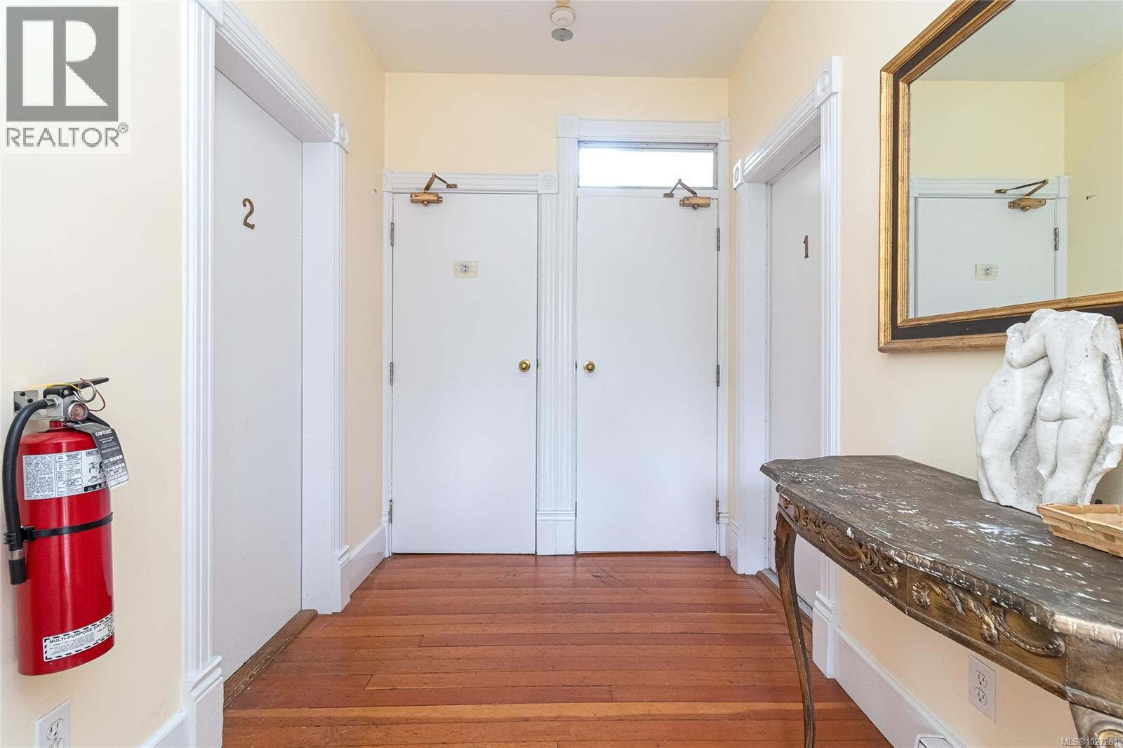 1418 Fernwood Rd, Victoria, British Columbia  V8V 4P7 - Photo 4 - 1027261