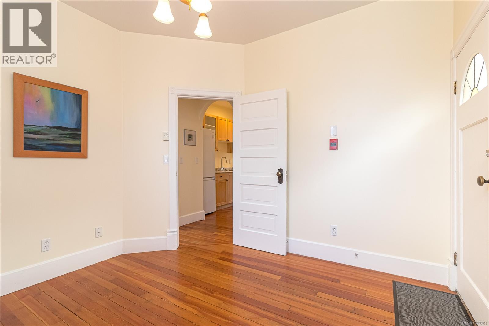 1418 Fernwood Rd, Victoria, British Columbia  V8V 4P7 - Photo 16 - 1027261