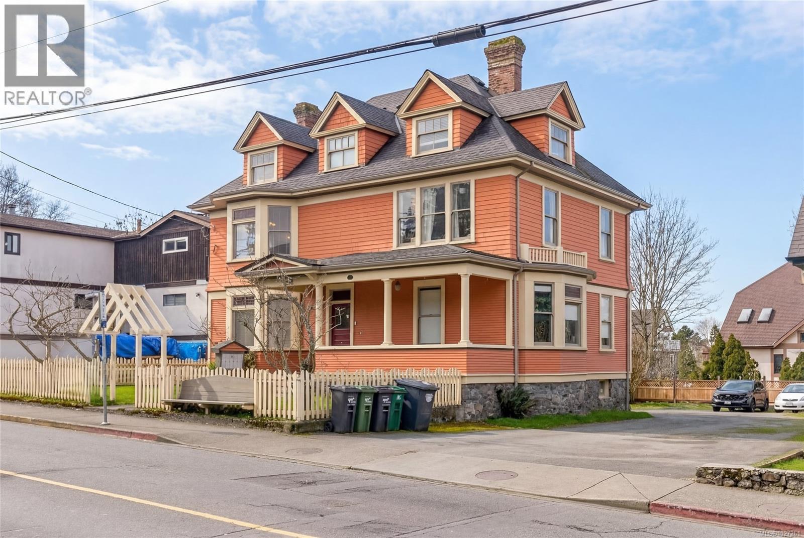 1418 Fernwood Rd, Victoria, British Columbia  V8V 4P7 - Photo 2 - 1027261