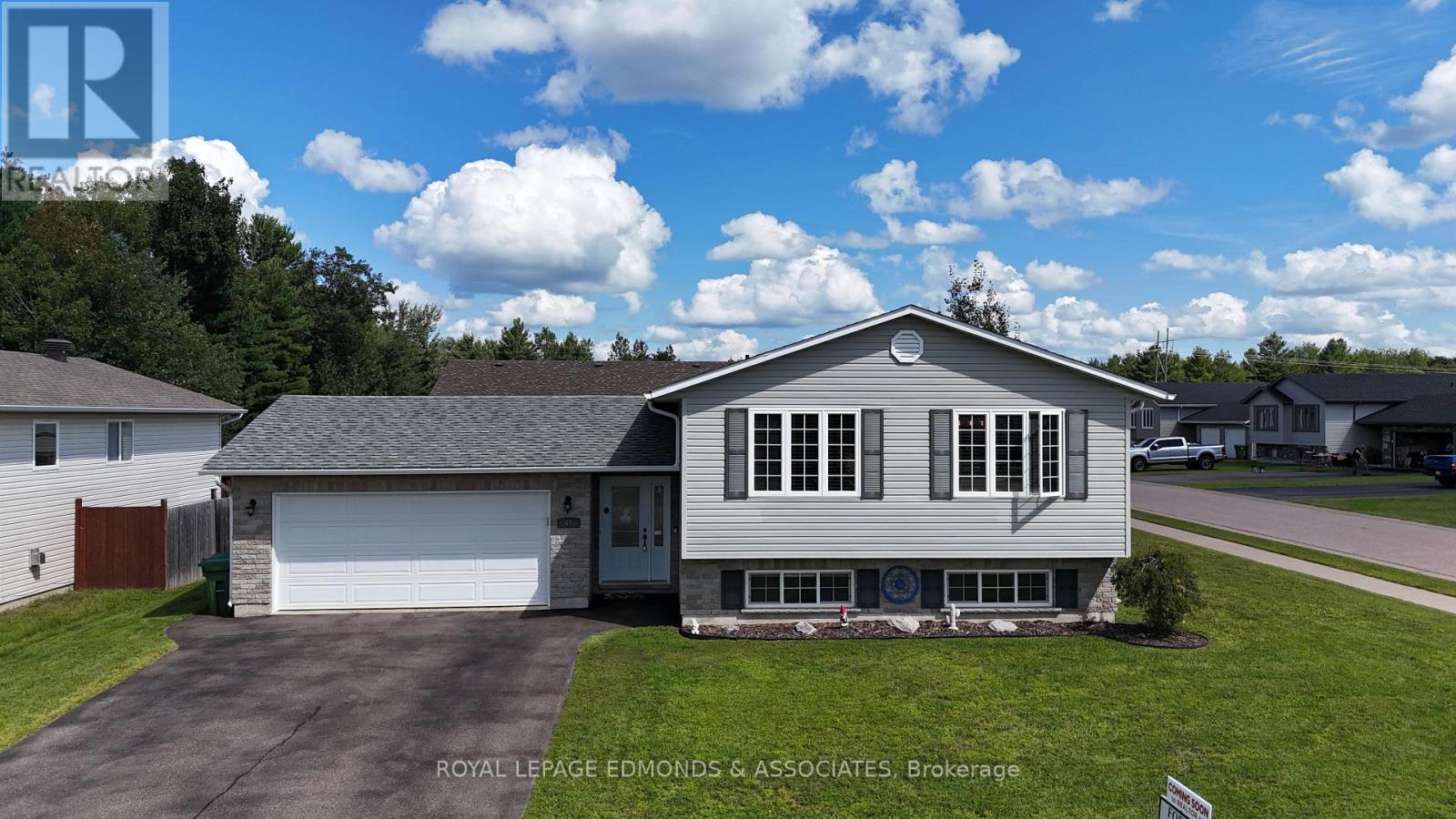 47 WINFIELD STREET, Petawawa, Ontario