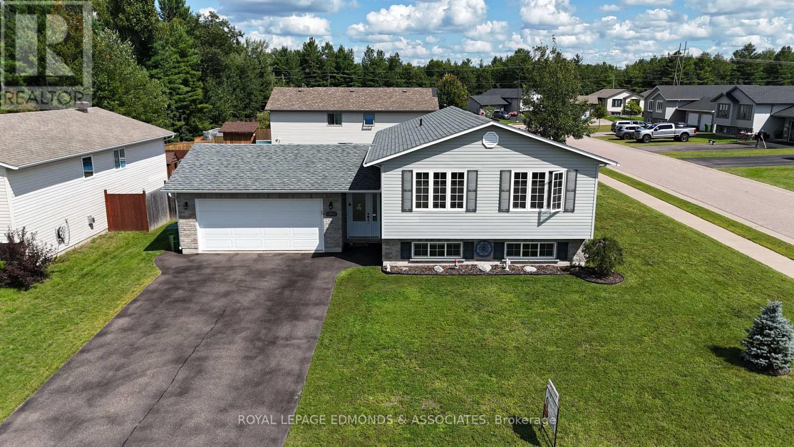47 Winfield Street, Petawawa, Ontario  K8H 0A2 - Photo 4 - X13723086