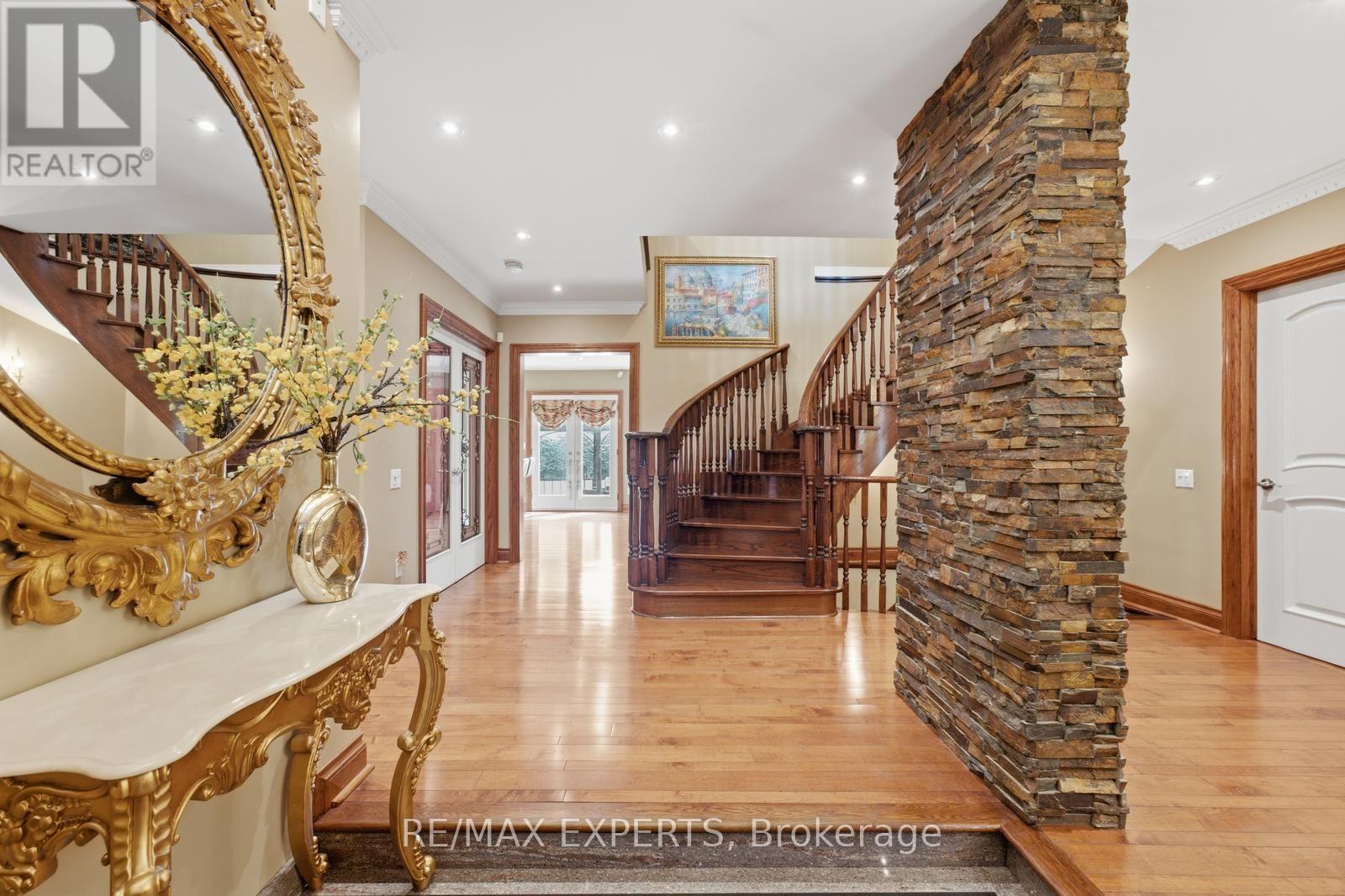 215 Velmar Drive, Vaughan, Ontario  L4L 8K3 - Photo 6 - N13723122