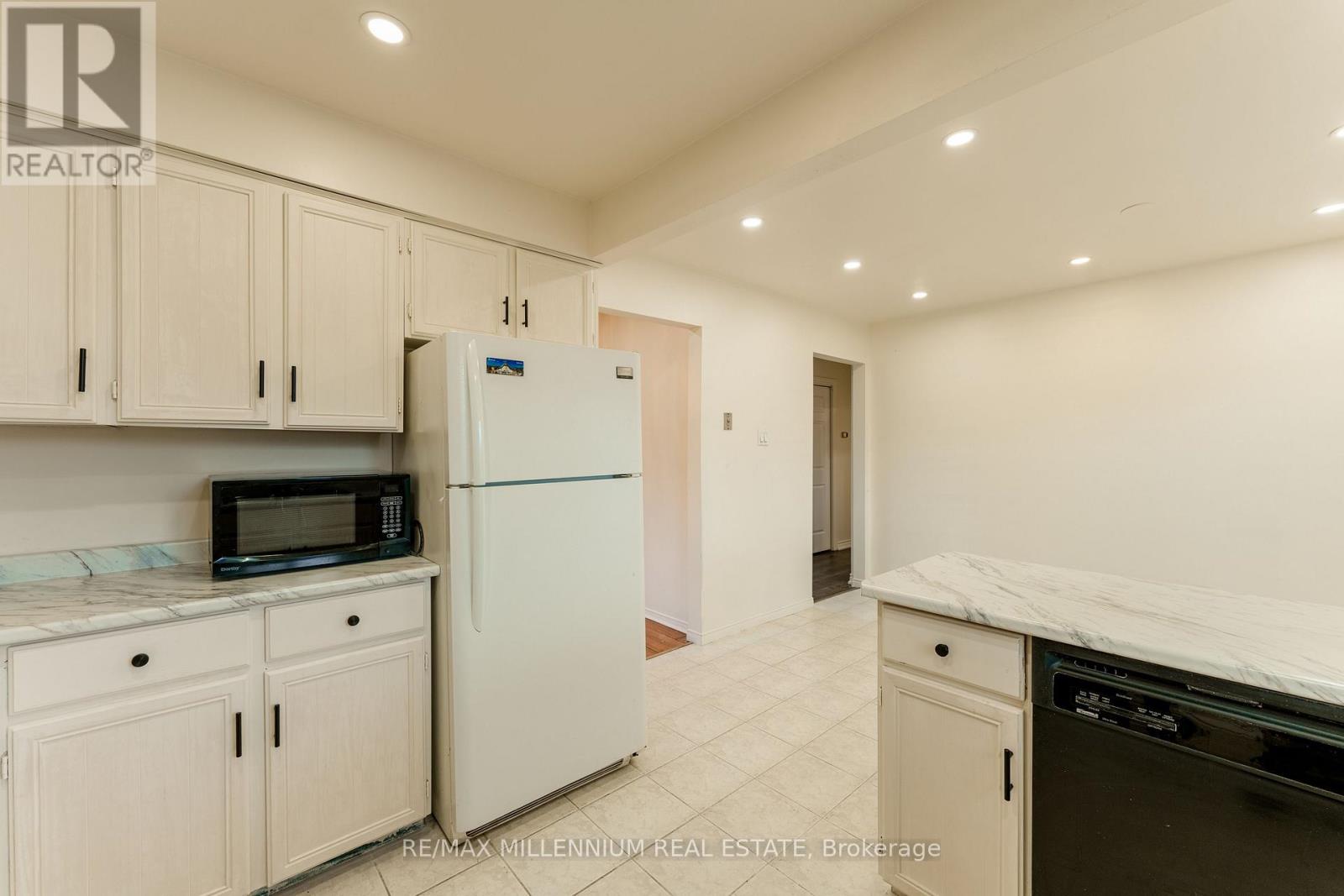 117 Rose Street, Barrie (Wellington), Ontario  L4M 2T6 - Photo 12 - S13723032